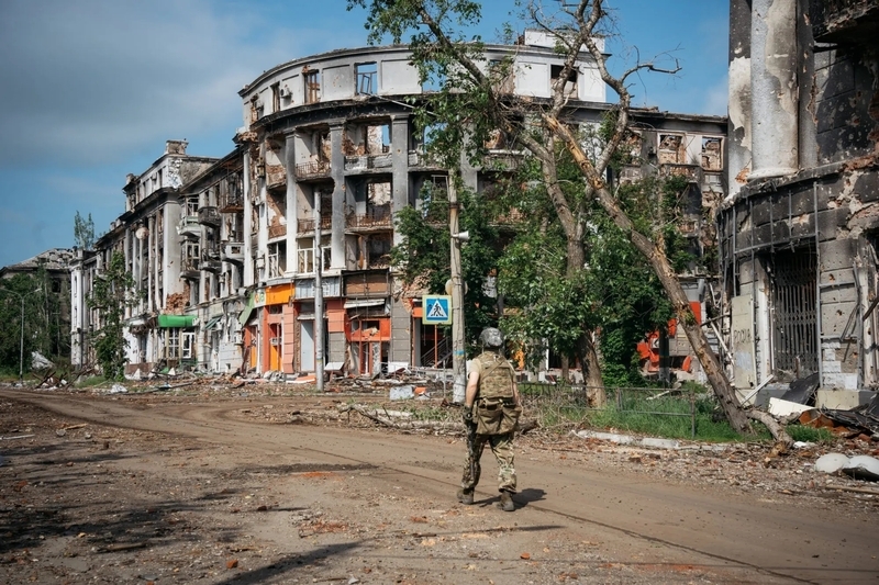Building in ruins, 2023
