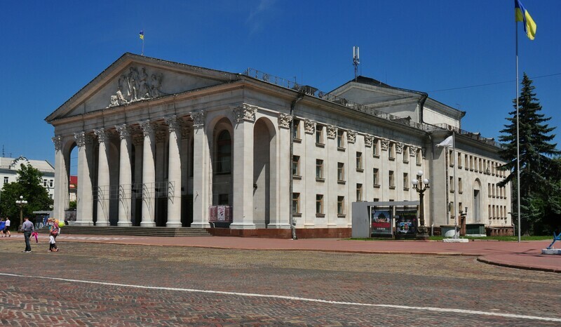 Main façade of the Chernihiv Drama theater before the war