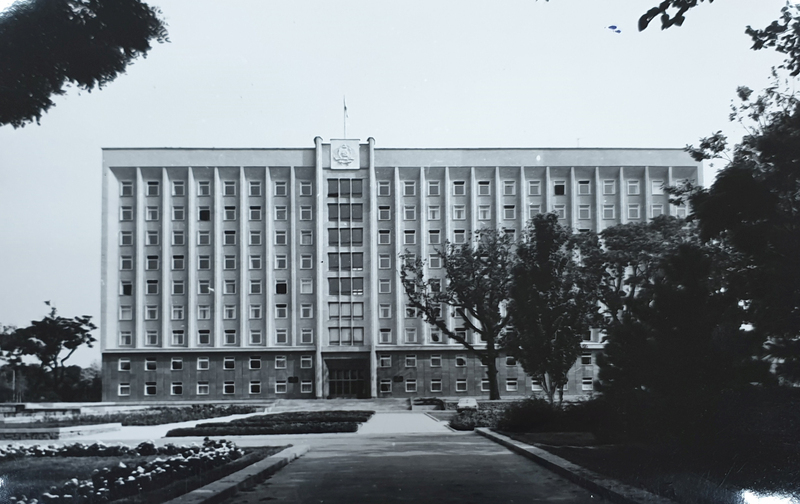 Administration building right after completion, 1981
